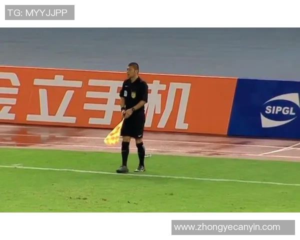 申鑫与苏宁之战主裁判表现引发热议球迷对裁判判罚的不同看法 申鑫与苏宁之战主裁判表现引发热议球迷对裁判判罚的不同看法