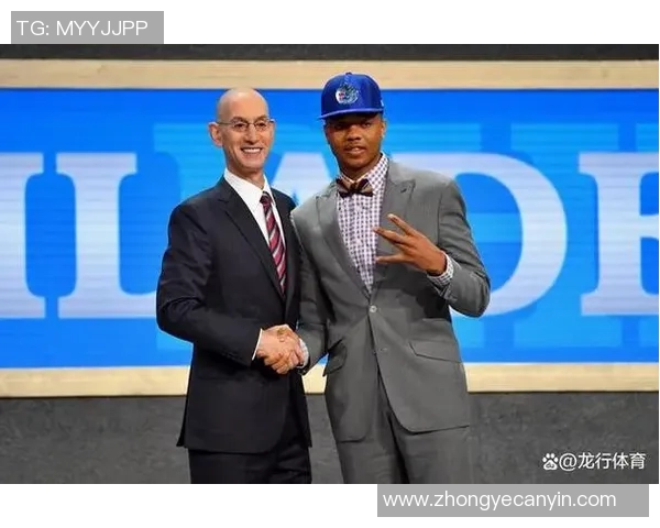 福克斯与富尔茨的精彩对决谁将成为球队的关键球员和胜利的推动者 福克斯与富尔茨的精彩对决谁将成为球队的关键球员和胜利的推动者