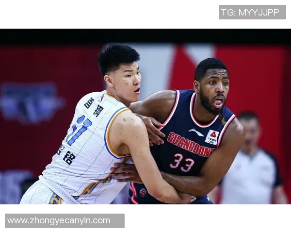 范子铭的成长之路：从青涩少年到篮球场上的新星