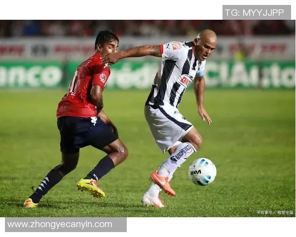 蒙特瑞与阿苏尔的激烈对决揭示了足球战术的魅力与团队协作的重要性